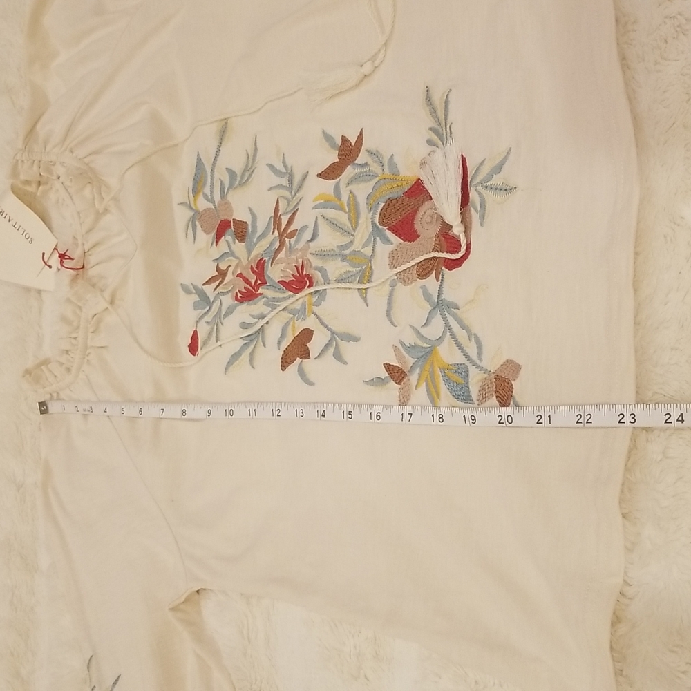 NWT Solitaire Beige/Cream Embroidered Long Sleeve Top, size M - Picture 5 of 16